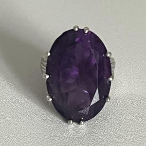 5567a- 16.50 Ct Amethyst Gray Gold Ring