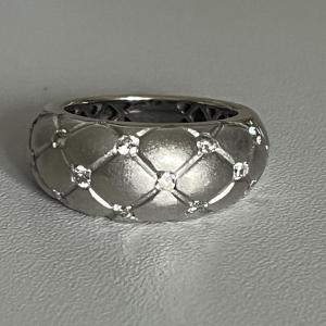 5687- Diamond Quilted Gray Gold Bangle Ring