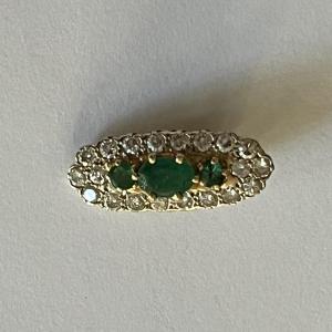 5774- Yellow Gold Emerald Diamond Pendant