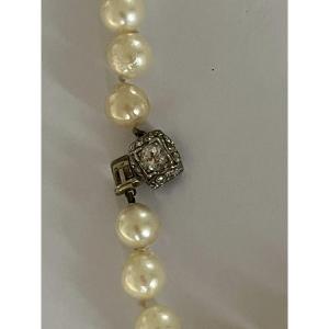 5040- Falling Pearl Necklace. Clasp White Gold Diamonds