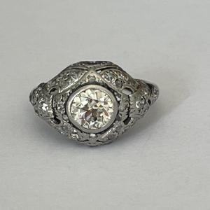 5907- Antique Platinum Diamond Ring (0.90 Ct In The Center)