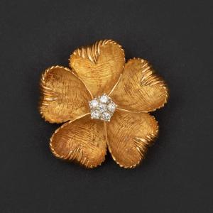 5440- Yellow Gold Diamond Flower Brooch