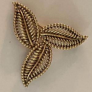 6111- Yellow Gold Leaf Brooch