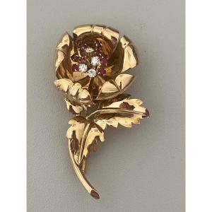 6439- Yellow Gold Flower Brooch Ruby Diamonds