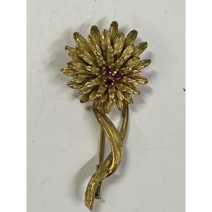 5916- Yellow Gold Ruby Flower Brooch