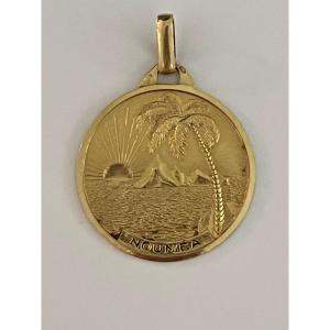 6605- Nouméa Pendant In Engraved Yellow Gold
