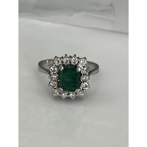 6837- White Gold Emerald Diamond Ring