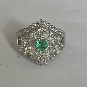 5993-brushed White Gold Ring With Diamonds And Emeralds