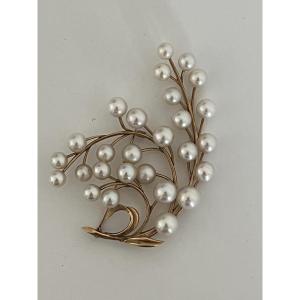 6965a- Yellow Gold Brooch With Akoya Pearls