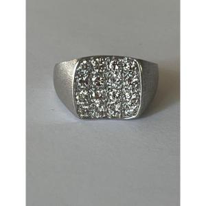 6995 - White Gold And Diamond Signet Ring