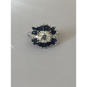 7040 - White Gold Ring With Sapphires And Diamonds (1.35 Ct In The Center)