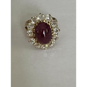 4532 - Yellow Gold Ring With Cabochon Ruby 4.70 Ct Diamonds
