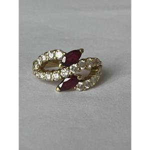 7086 - Yellow Gold Ring With Marquise-shaped Diamonds And Ruby
