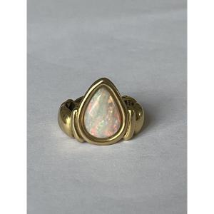 7087 - Vintage Yellow Gold Pear Cut Opal Ring