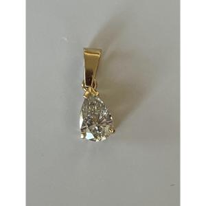 6261 - Yellow Gold Pendant With 0.88 Ct Synthetic Diamond