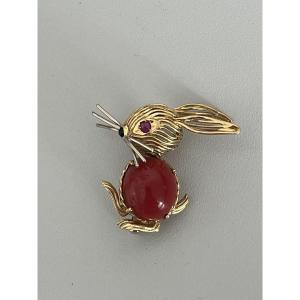 6647 - Rabbit Brooch, Yellow Gold, Coral, Ruby, Onyx, 1970s