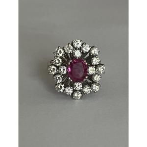 6677 - Flower Ring In White Gold With Pink Sapphire And 2.00 Ct Diamonds