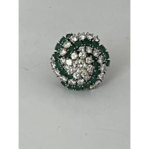 6781 - Vintage Cocktail Ring In White Gold With Emeralds And Diamonds
