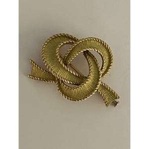 6911- Vintage Matte Yellow Gold Knot Brooch