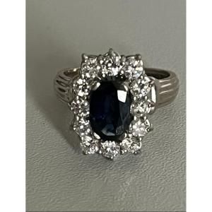 7190 - White Gold Ring With Sapphire And Diamonds