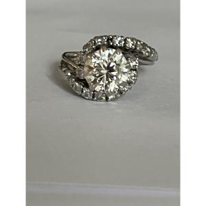 962 - White Gold Ring With Diamonds (1.90 Ct In The Center)