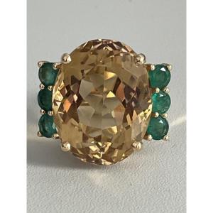 6923 - Yellow Gold Ring Citrine 40 Ct Emeralds