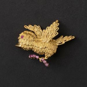7240- Vintage Yellow Gold Ruby Bird Brooch