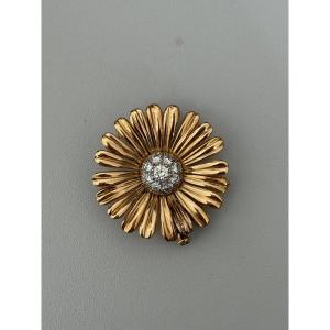 7656 - Vintage Yellow Gold Diamond Flower Brooch