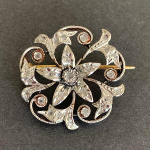 3277 – White Gold Platinum Diamond Flower Brooch
