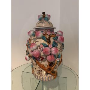 Feng Qian Zhilong Lidded Vase