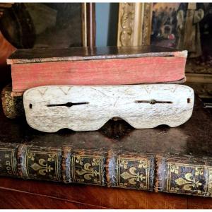 Pair Of Inuit Bone Glasses, 20th Century 