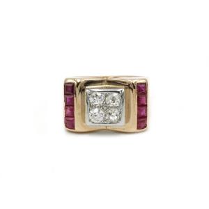 French Tank Ring In 18k Yellow Gold With Calibrated Diamonds And Rubies From The 1950s 
