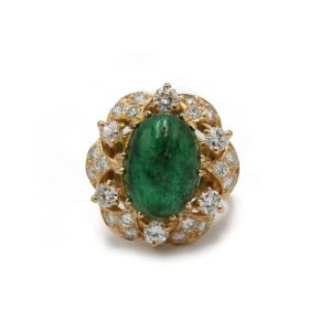 Daisy Ring In 750 Yellow Gold With Diamonds And A Cabochon Emerald Of Approximately 8 Carats