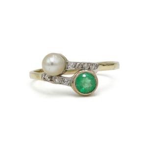Antique Toi Et Moi Ring In 18k Yellow Gold, Set With Old-cut Diamonds, Emerald, And Pearl  
