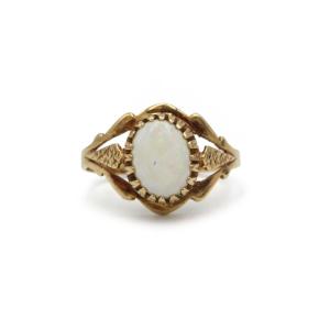 750 Yellow Gold And Opal Ring 