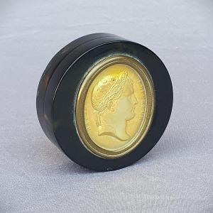 Round Box In Cast Tortoiseshell, Lid Decorated With The Profile Of The Emperor Napoleon 