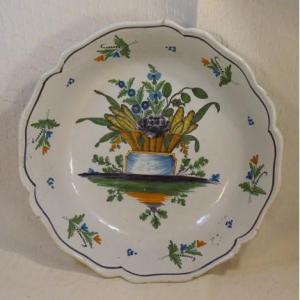 Large 18th Century "fiancé Never" Bowl, Decorated With A Bread Basket And Flowers.