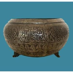 Tas, Engraved Tinned Copper Tripod Basin, Syria? From The 19th Century, Beautiful Calligraphy