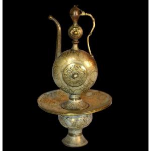 Important Ewer (h75 Cm) In Chiseled Brass, Daghestan, Caucasus, Second Part Of The 19th Century
