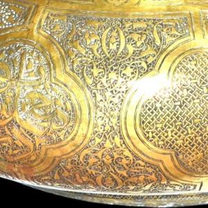 Extraordinary Basin, Brass Diameter 53 Cm, Maghreb Masterpiece, Chiseled, 19th Century