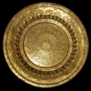 Important And Luxurious Old Tray, Brass Engraved With A Chisel, Late 19th Century, Rajasthan