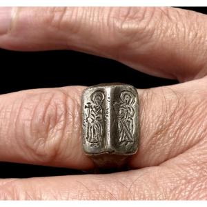 15th Century Medieval Silver Iconographic Ring Decorated With Two Standing Saints