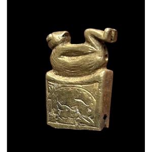 Dutch Table Knife Terminal Decorated With A Mooning Gargoyle And Engravings, 1450-1500 