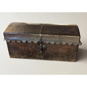 Rare Spanish Trunk From The Viceroyalty Of Peru – 17th Century
