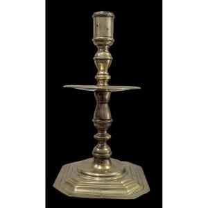 Flemish Brass Candlestick With A Square Base – Schijfkandelaar – 17th Century