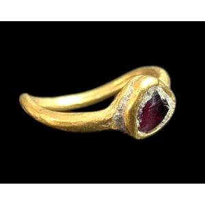 Antique Gold And Garnet Ring – Roman Period 