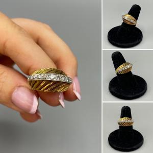 18kt Gold Ring, Set With 12 Diamonds, Circa 1960
