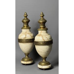 Pair Of Marble And Bronze Urns – Louis XVI Style 