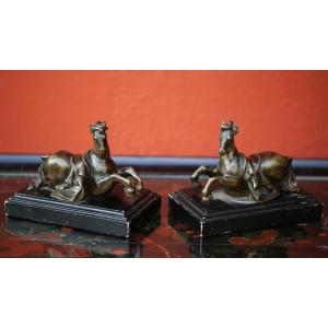 Pair Of Paperweight Plates, Lying Horses, Bronze With Brown Patina Late 18th Century