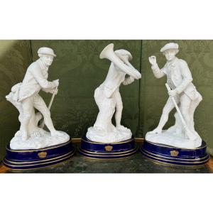 Sèvres 1890-1899 Set Of 3 Groups, Biscuit Hunters And Blue And Gold Enameled Bases